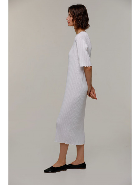Пряма міді-сукня біла