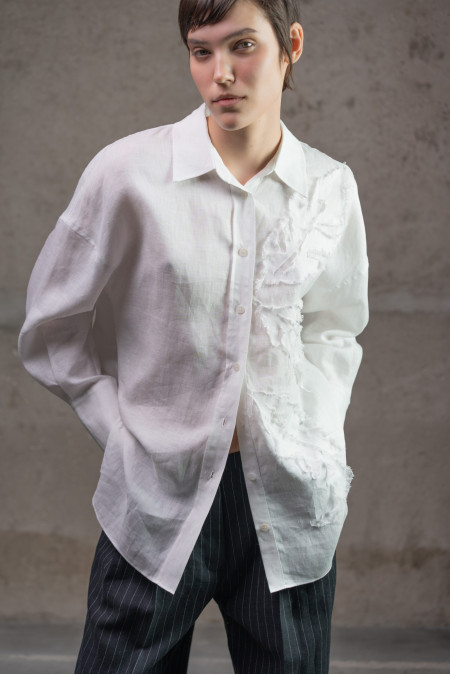 Лляна сорочка oversize з аплікацією біла