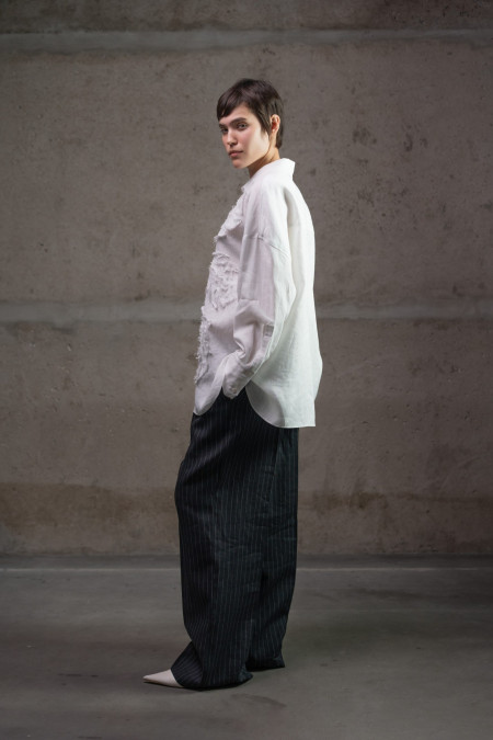 Лляна сорочка oversize з аплікацією біла