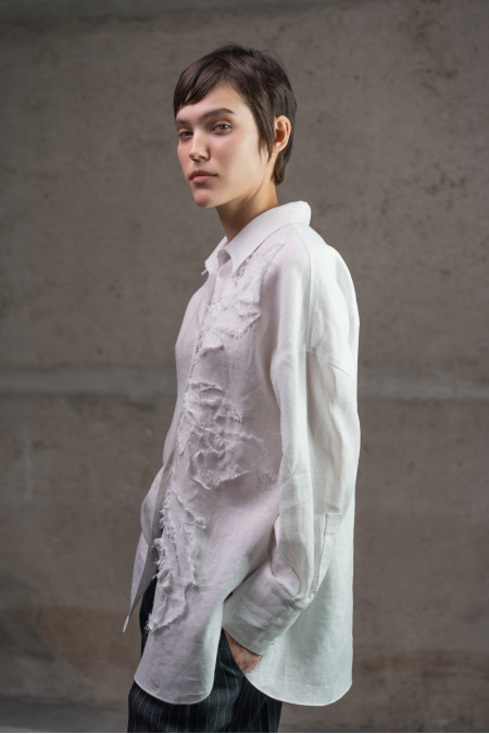 Лляна сорочка oversize з аплікацією біла