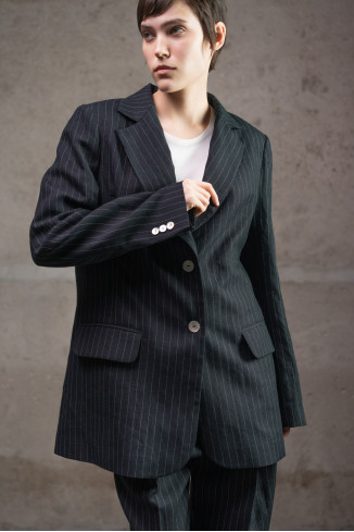 Льняный пиджак на подкладке из вискозы черный полосатый