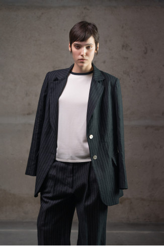 Льняный пиджак на подкладке из вискозы черный полосатый