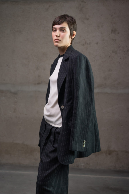 Лляний піджак на підкладці з віскози чорний смугастий Лляний піджак на підкладці з віскози чорний смугастий