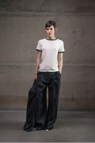 Лляні брюки-палаццо з подвійними защипами чорні смугасті