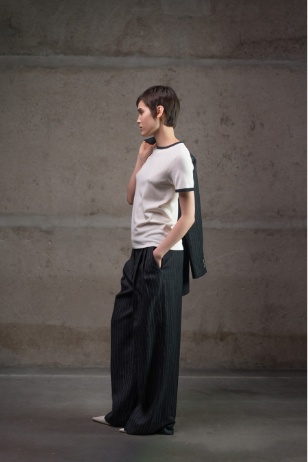 Лляні брюки-палаццо з подвійними защипами чорні смугасті