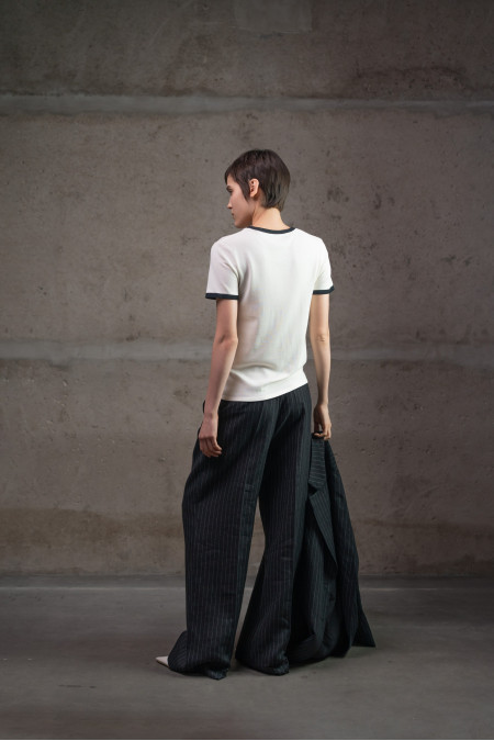 Лляні брюки-палаццо з подвійними защипами чорні смугасті