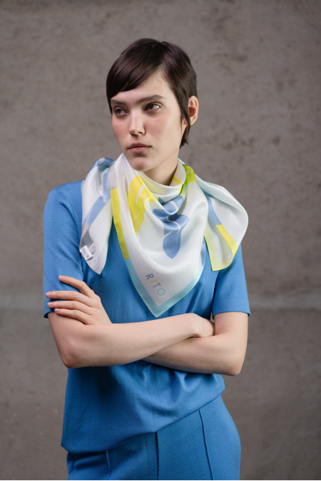 Большой шёлковый платок с принтом "Перья"