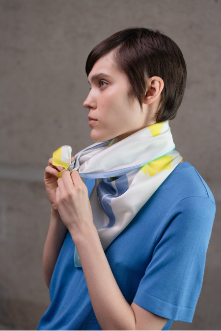 Большой шёлковый платок с принтом "Перья"