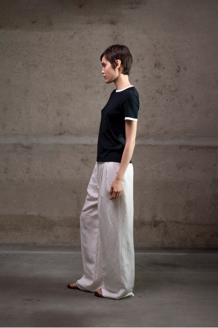 Базовий джемпер з контрастною облямівкою чорно-молочний Базовий джемпер з контрастною облямівкою чорно-молочний