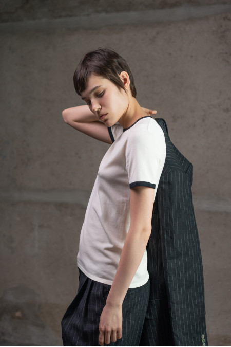 Базовий джемпер з контрастною облямівкою молочно-чорний