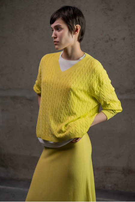 Джемпер з V-подібною горловиною з віскози лимонний