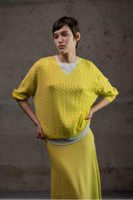 Джемпер з V-подібною горловиною з віскози лимонний