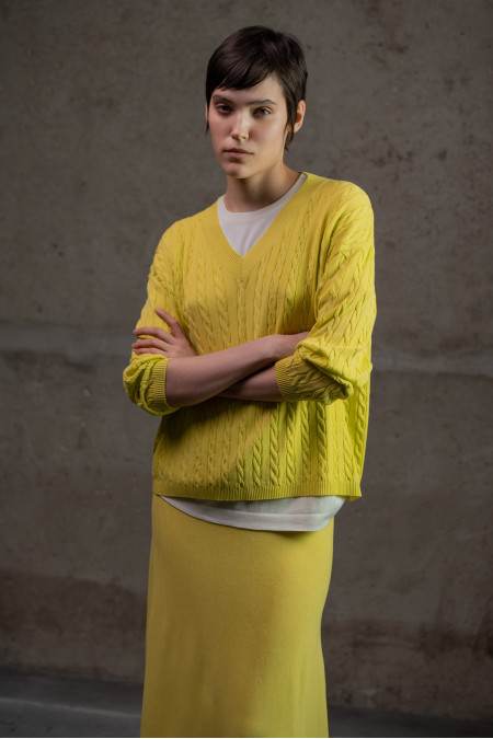 Джемпер з V-подібною горловиною з віскози лимонний