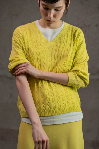 Джемпер с V-образной горловиной из вискозы лимонный