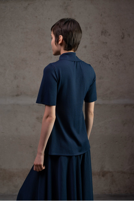 Navy Viscose Semi-Fitted Knit Shirt with Short Sleeves