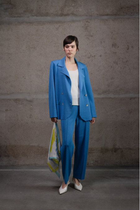 Двубортный трикотажный пиджак из вискозы темно-голубой Двубортный трикотажный пиджак из вискозы темно-голубой