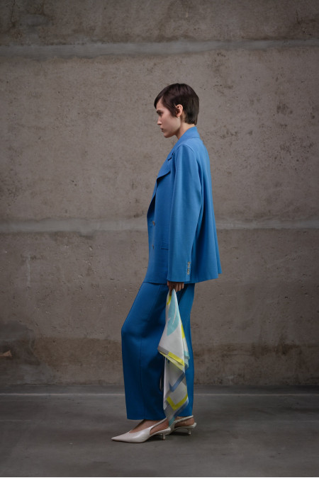 Двубортный трикотажный пиджак из вискозы темно-голубой Двубортный трикотажный пиджак из вискозы темно-голубой