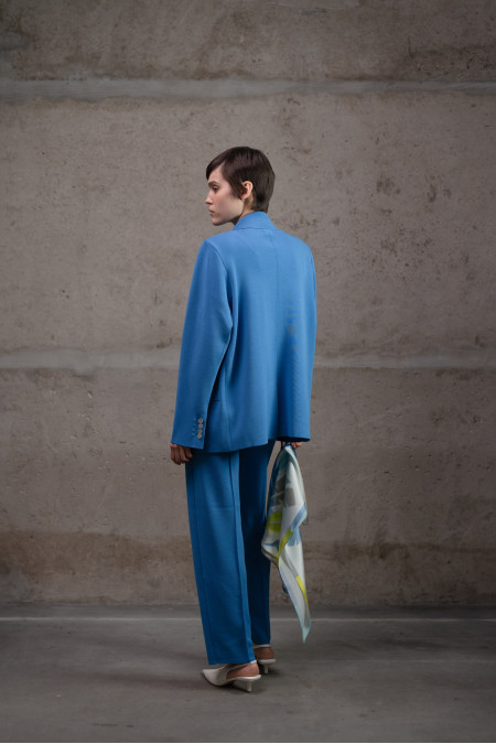 Двубортный трикотажный пиджак из вискозы темно-голубой Двубортный трикотажный пиджак из вискозы темно-голубой