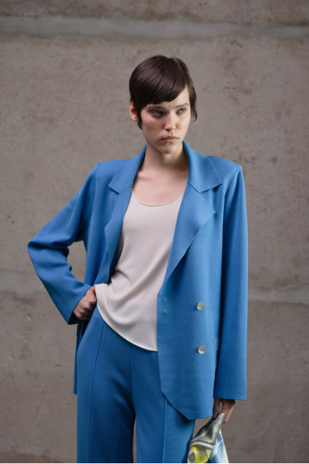 Двубортный трикотажный пиджак из вискозы темно-голубой Двубортный трикотажный пиджак из вискозы темно-голубой