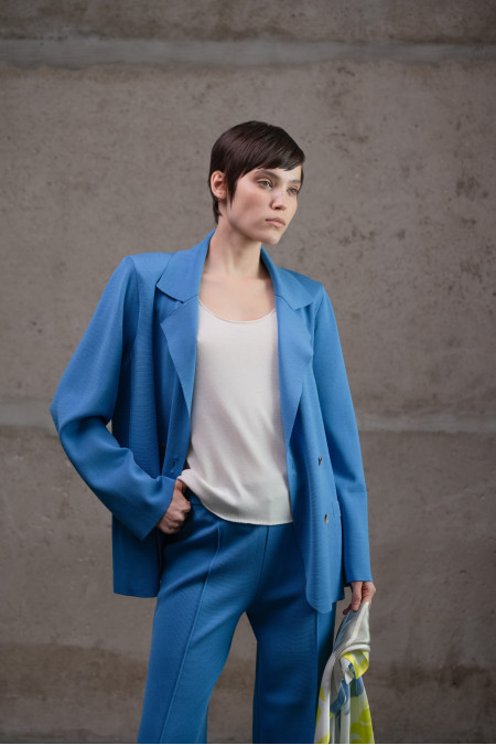 Двубортный трикотажный пиджак из вискозы темно-голубой Двубортный трикотажный пиджак из вискозы темно-голубой