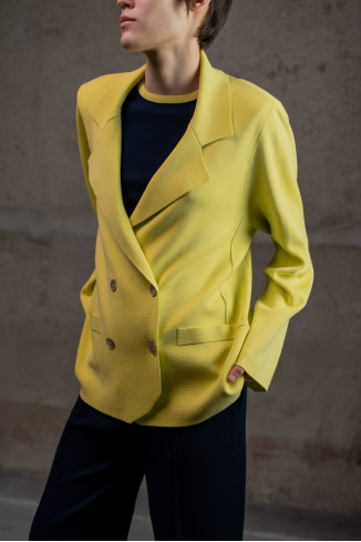 Двубортный трикотажный пиджак из вискозы лимонный