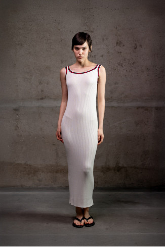 Cукня з віскози з контрастною окантовкою молочна