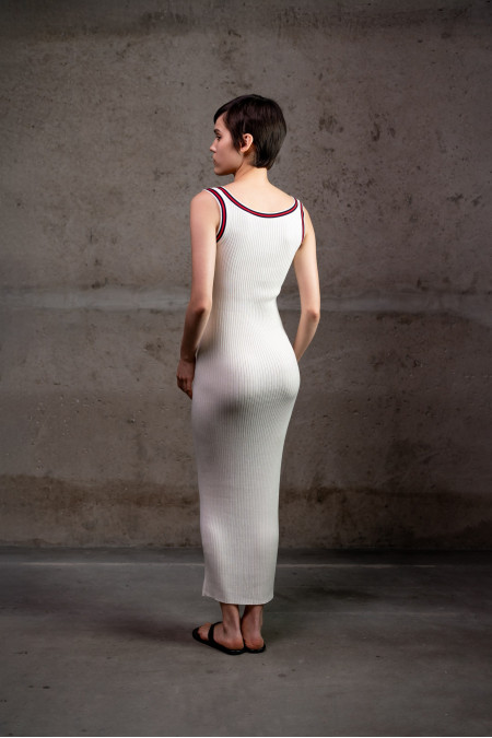 Cукня з віскози з контрастною окантовкою молочна