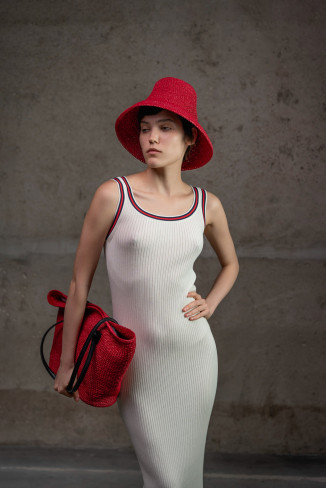 Cукня з віскози з контрастною окантовкою молочна