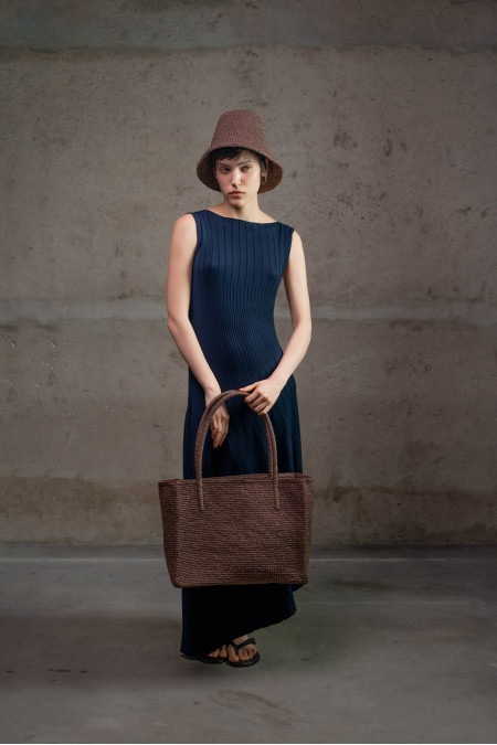 Сукня з ефектом плісирування та асиметричним низом темно-синя