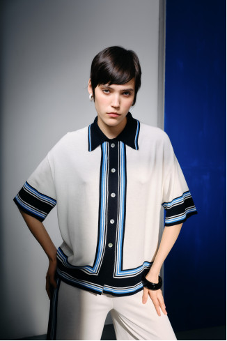 Трикотажная рубашка с контрастным обрамлением молочная