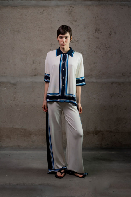 Трикотажні штани з контрастним обрамленням молочні