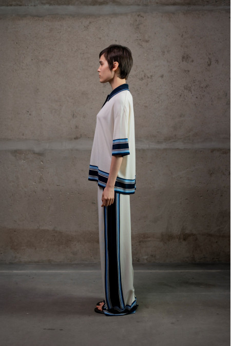 Трикотажні штани з контрастним обрамленням молочні