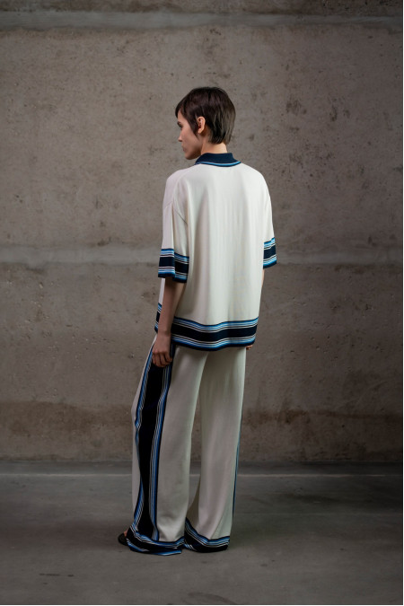 Трикотажні штани з контрастним обрамленням молочні