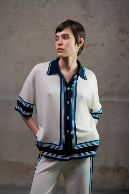 Трикотажна сорочка з контрастним обрамленням молочна