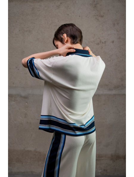 Трикотажна сорочка з контрастним обрамленням молочна