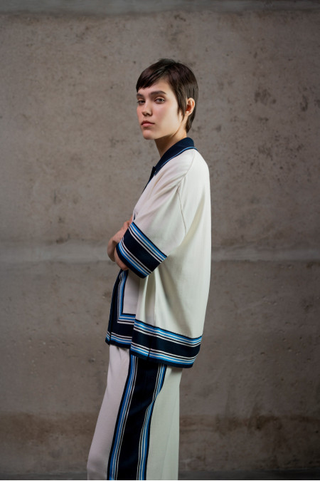 Трикотажна сорочка з контрастним обрамленням молочна