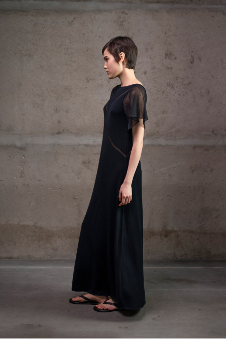 Трикотажна сукня з напівпрозорими рукавами чорна