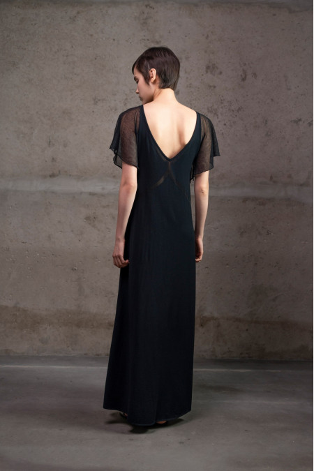 Трикотажна сукня з напівпрозорими рукавами чорна