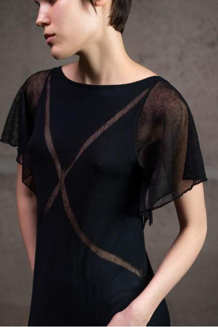 Трикотажна сукня з напівпрозорими рукавами чорна