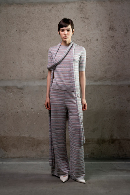 Штани з графічним візерунком сіро-рожеві