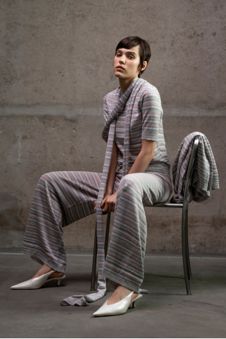 Штани з графічним візерунком сіро-рожеві