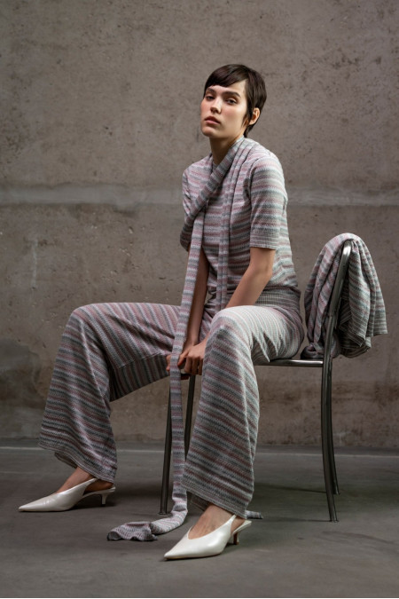 Штани з графічним візерунком сіро-рожеві