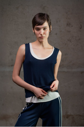 Базовий топ з необробленими краями темно-синій