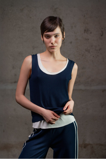 Базовий топ з необробленими краями темно-синій