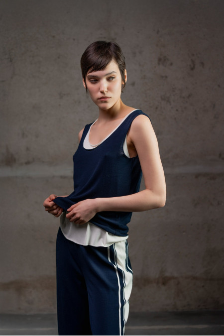 Базовий топ з необробленими краями темно-синій