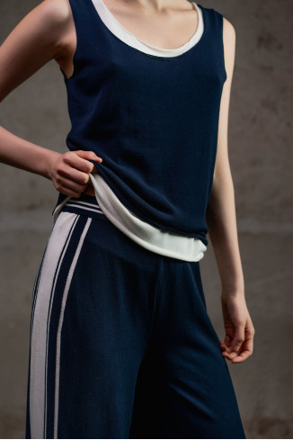 Базовий топ з необробленими краями темно-синій