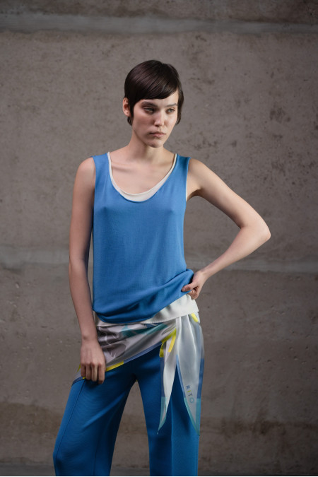 Базовий топ з необробленими краями темно-блакитний