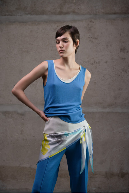 Базовий топ з необробленими краями темно-блакитний