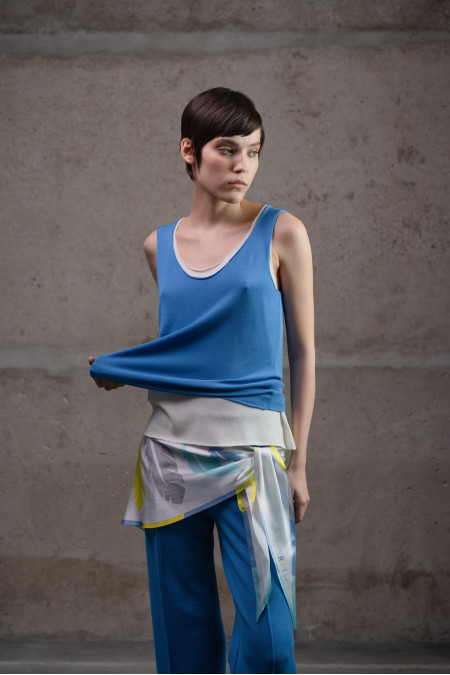 Базовий топ з необробленими краями темно-блакитний