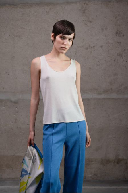 Базовий топ з необробленими краями молочний